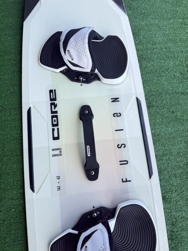 Used Core Fusion 5 141cm Kiteboard w/ Union Bindings - Image 9